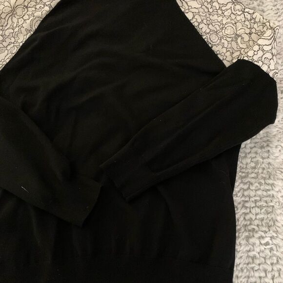 Venus V-Neck Sweater - Picture 5 of 5